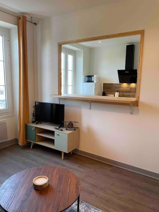 T2 4 pers face gare SNCF Appart Hotel le Cygne 2 Bourges Esterno foto